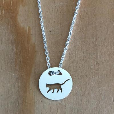 Token's - Collier - Chat debout